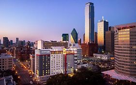 Courtyard Dallas Downtown/reunion District