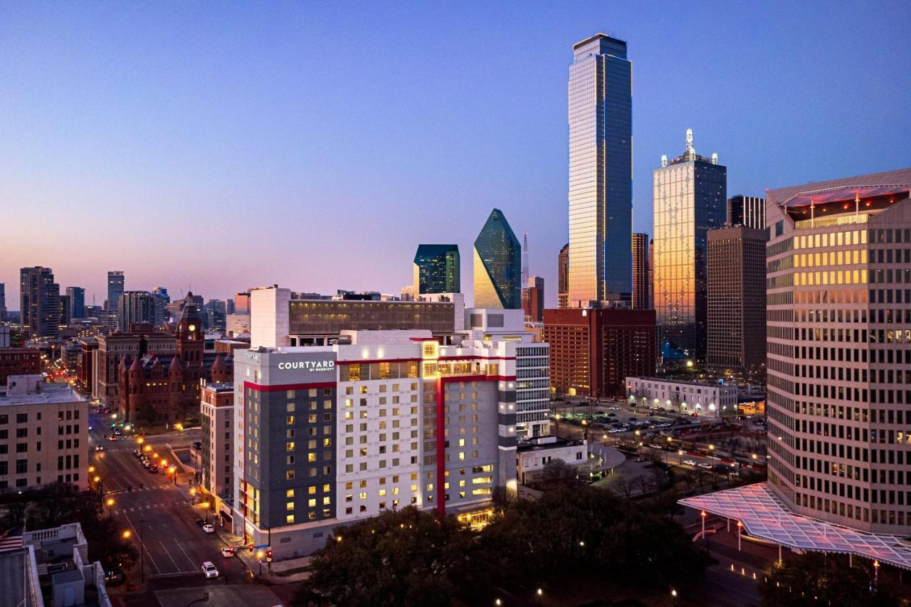 Courtyard By Marriott Dallas Downtown/Reunion District Exterior photo